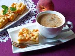 Waniliowe ciasto z morelami i brzoskwiniami