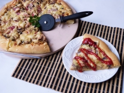 Pizza z mąki pszennej i kukurydzianej