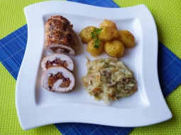 Roladka z żurawiną i morelami