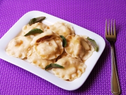 Pierogi z rabarbarem i bananami
