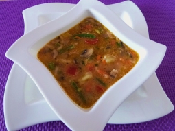 Zupa wielowarzywna z pieczarkami