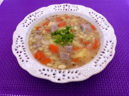 Zupa fasolowa z warzywami
