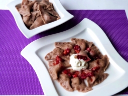 Pierogi z truskawkami z razowej mąki