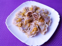Pierogi z kaszą gryczaną i pieczarkami