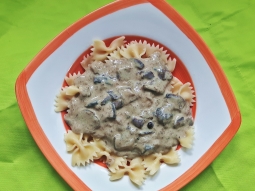 Makaron w sosie z grzybów leśnych