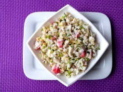 Sałatka z pęczaku i surimi