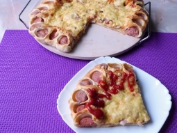 Pizza z parówkami