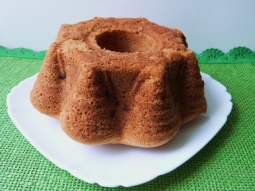 Babka z suszonymi śliwkami
