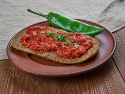 Pasta z pieczonej papryki i ciecierzycy