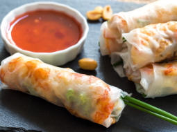 Spring Rollsy z mango kurczakiem i kolendrą