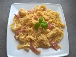 Makaron z jajkiem i szynką parmeńską