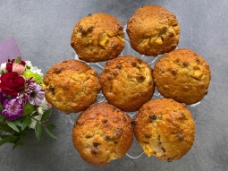 Muffinki na maślance z mango i żurawiną