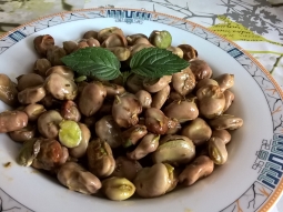 Bób pieczony z rozmarynem