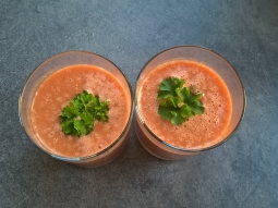 Smoothie marchewkowe z bananem i imbirem