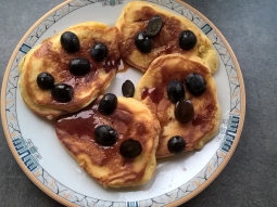 Placuszki z serkiem mascarpone i miodem palmowym