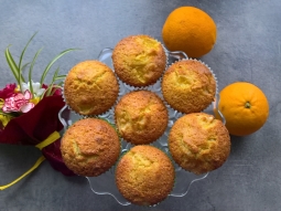 Pomarańczowe muffinki z kaszą manną