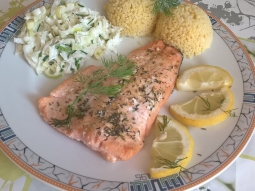 Pieczone filety z pstrąga łososiowego w marynacie tymiankowej