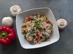 Kaszotto orkiszowe z pieczarkami, papryką i kukurydzą