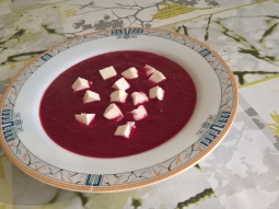 Krem z buraków z serem feta