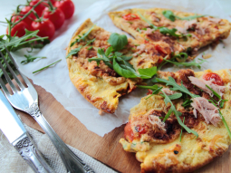 Omlet z tuńczykiem i pomidorami