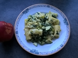 Makaron ze szpinakiem, cukinią i serkiem mascarpone