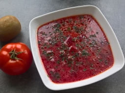 Zupa buraczkowa z papryką i porem
