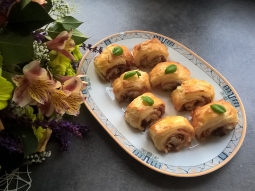 Roladki francuskie z suszonymi pomidorami, szynką parmeńską i camembertem