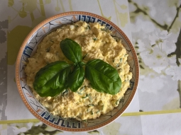 Pasta jajeczna z serem feta
