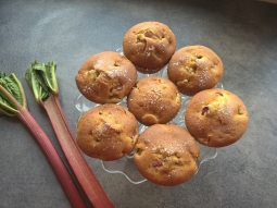 Muffinki rabarbarowo-migdałowe