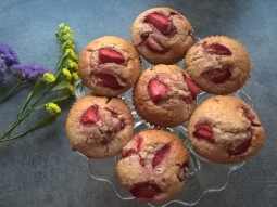 Muffinki truskawkowo-kokosowe na mleczku kokosowym