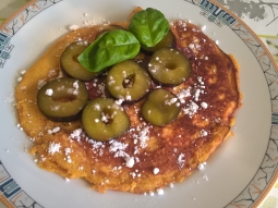 Omlet morelowy ze śliwkami