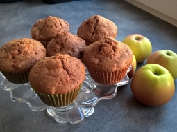 Muffinki z jabłkami i cynamonem