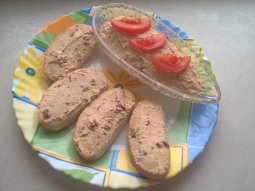 Pasta jajeczna z suszonymi pomidorami
