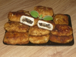 Roladki drobiowe z pieczarkami