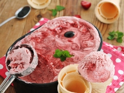 Lody z pieczonych truskawek balsamico