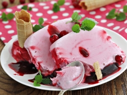 Porzeczkowe lody z sosem balsamiko
