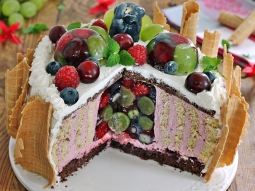 Tort wiśniowo owocowy