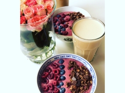 Malinowy smoothie bowl