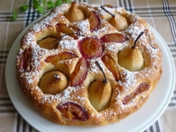 Ciasto z gruszkami i śliwkami