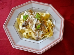 Makaron tagliatelle z kurczakiem w sosie kurkowym