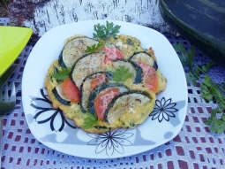 Omlet jajeczny z cukinią