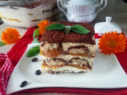 Tiramisu z musem brzoskwiniowym
