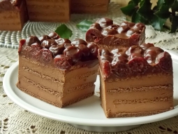Ciasto czekoladowe z nutellą i wiśniami z nalewki