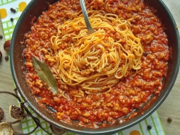 Spaghetti z sosem paprykowym
