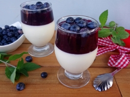 Panna cotta z borówkami