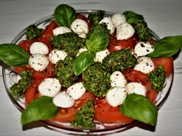 CAPRESE Z PESTO Z RUKOLI