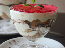 Wiśniowe tiramisu bez jajek