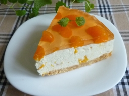 Sernik na zimno z mandarynkami