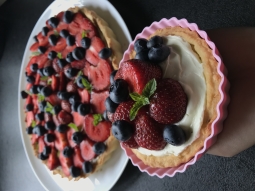 TARTALETKI PISTACJOWE Z MASCARPONE I TRUSKAWKAMI