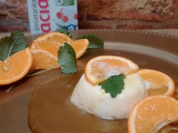 PANNA COTTA z gałką muszkatołową i karmelowo-pomarańczowym sosem